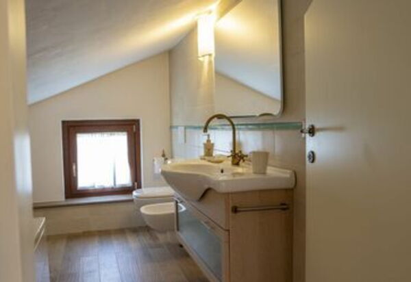 La Villa Del Teatro: la-villa-del-teatro-piane-di-falerone-villa-bagno