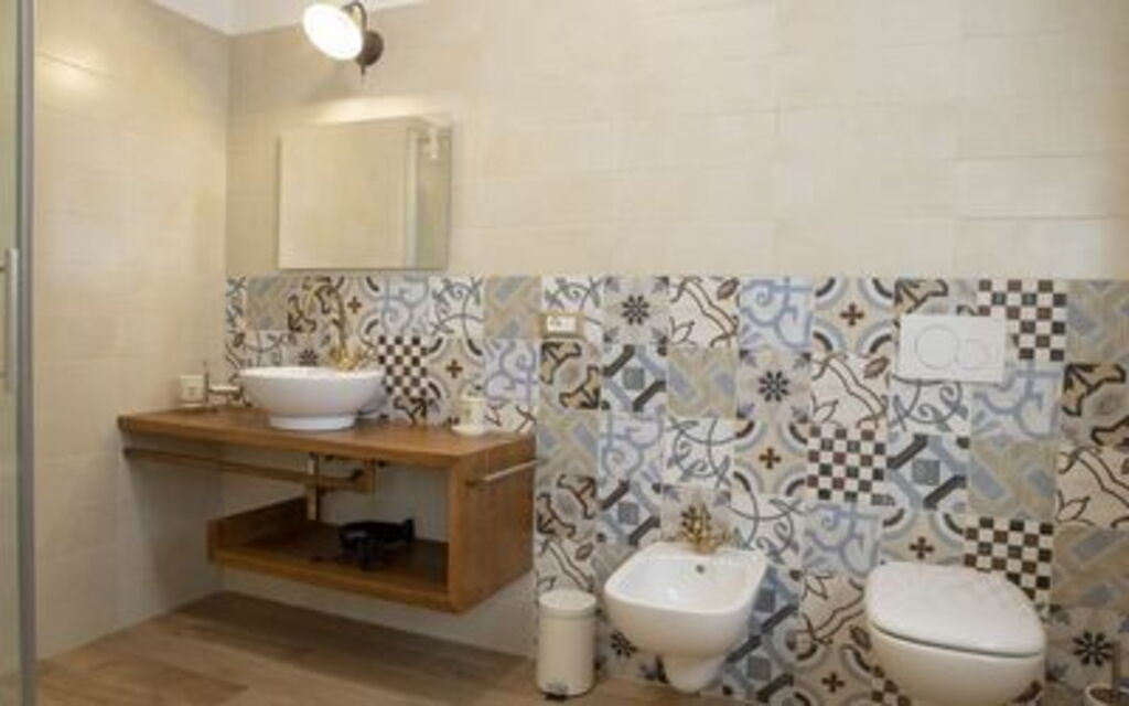 La Villa Del Teatro: la-villa-del-teatro-piane-di-falerone-villa-bagno