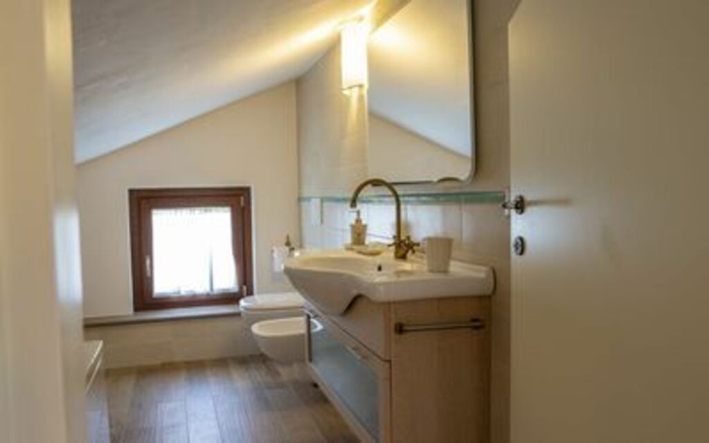 La Villa Del Teatro: la-villa-del-teatro-piane-di-falerone-villa-bagno