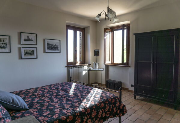 Cascina Del Castello: cascina-del-castello-san-severino-villa-camera-da-letto