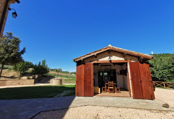 Cascina Del Castello: cascina-del-castello-san-severino-villa-esterno