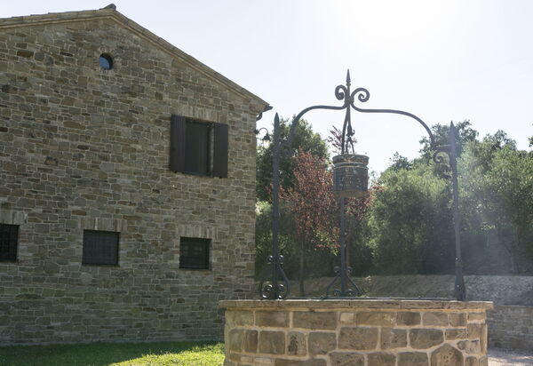 Cascina Del Castello: cascina-del-castello-san-severino-villa-esterno