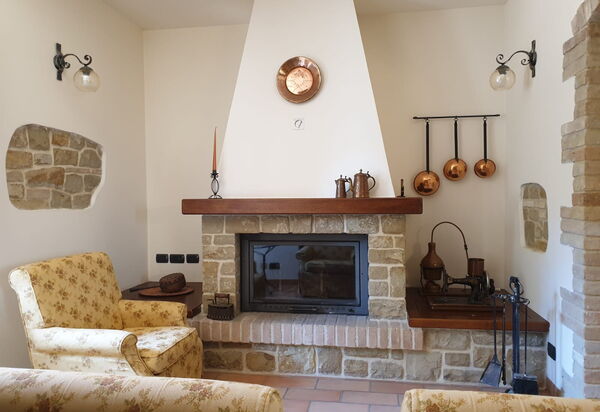 Cascina Del Castello: cascina-del-castello-san-severino-villa-soggiorno