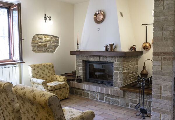 Cascina Del Castello: cascina-del-castello-san-severino-villa-soggiorno