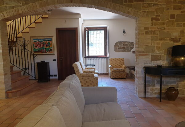 Cascina Del Castello: cascina-del-castello-san-severino-villa-soggiorno