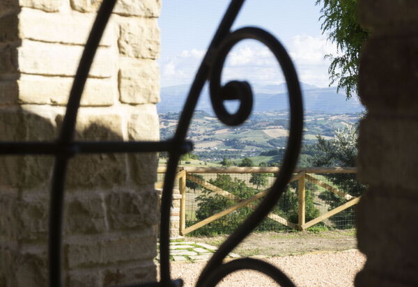 Cascina Del Castello: cascina-del-castello-san-severino-villa-vista