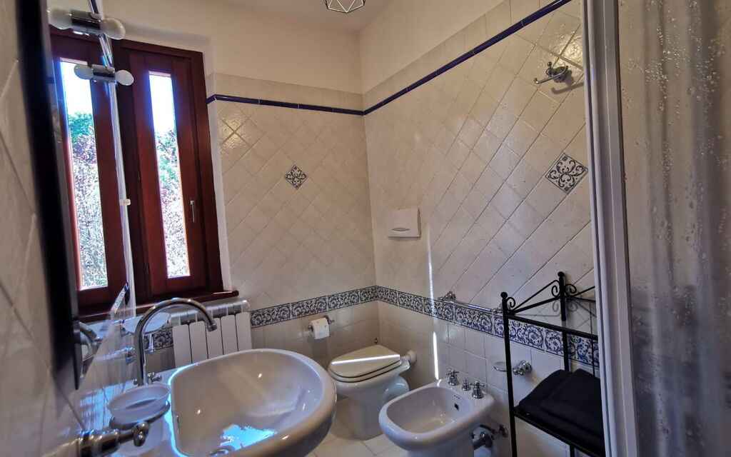 Cascina Del Castello: cascina-del-castello-san-severino-villa-bathroom