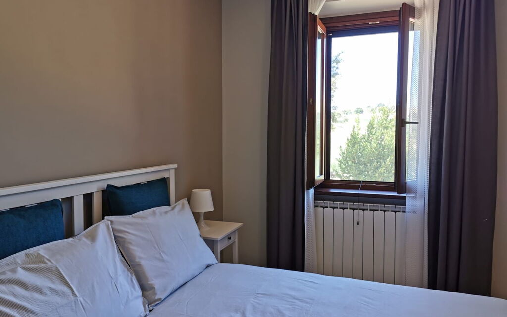 Cascina Del Castello: cascina-del-castello-san-severino-villa-bedroom