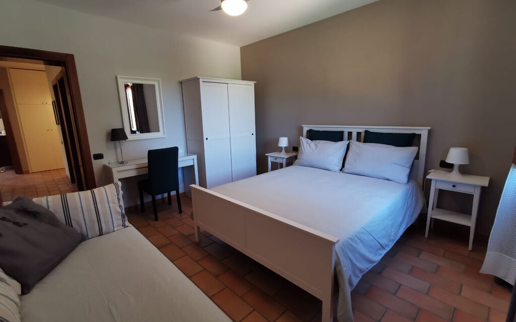 Cascina Del Castello: cascina-del-castello-san-severino-villa-bedroom