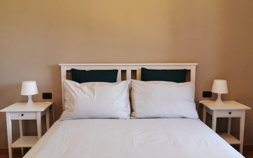 Cascina Del Castello: cascina-del-castello-san-severino-villa-bedroom