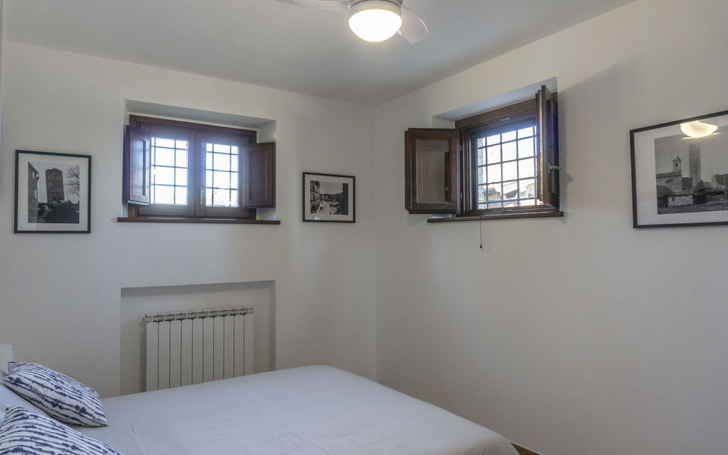 Cascina Del Castello: cascina-del-castello-san-severino-villa-bedroom