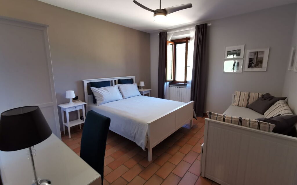 Cascina Del Castello: cascina-del-castello-san-severino-villa-bedroom