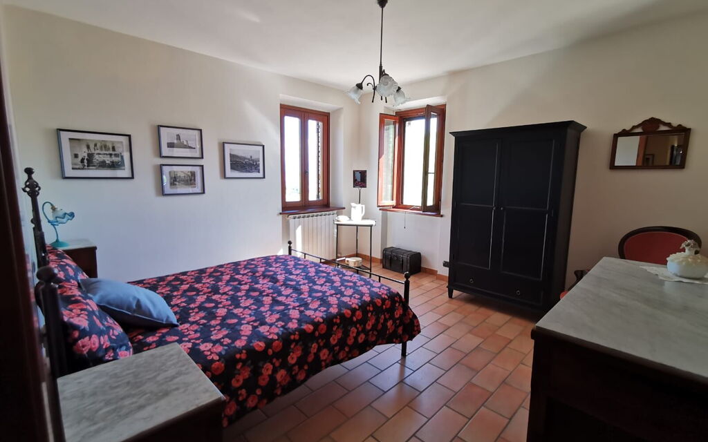 Cascina Del Castello: cascina-del-castello-san-severino-villa-bedroom
