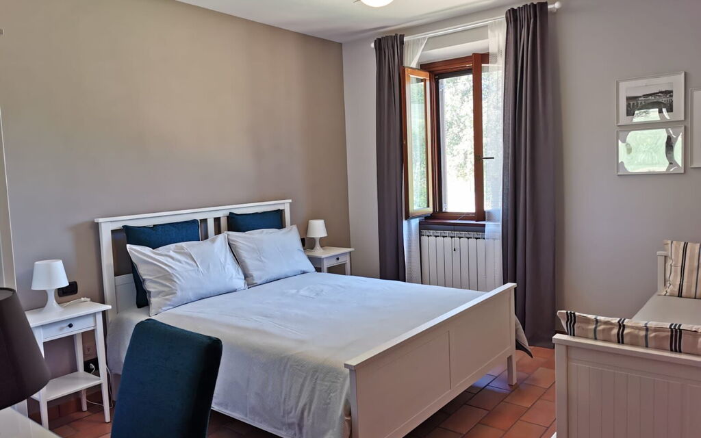 Cascina Del Castello: cascina-del-castello-san-severino-villa-bedroom