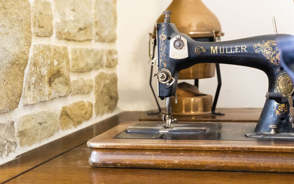 Cascina Del Castello: cascina-del-castello-san-severino-villa-bedroom