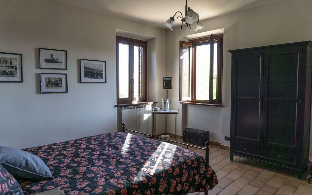 Cascina Del Castello: cascina-del-castello-san-severino-villa-bedroom