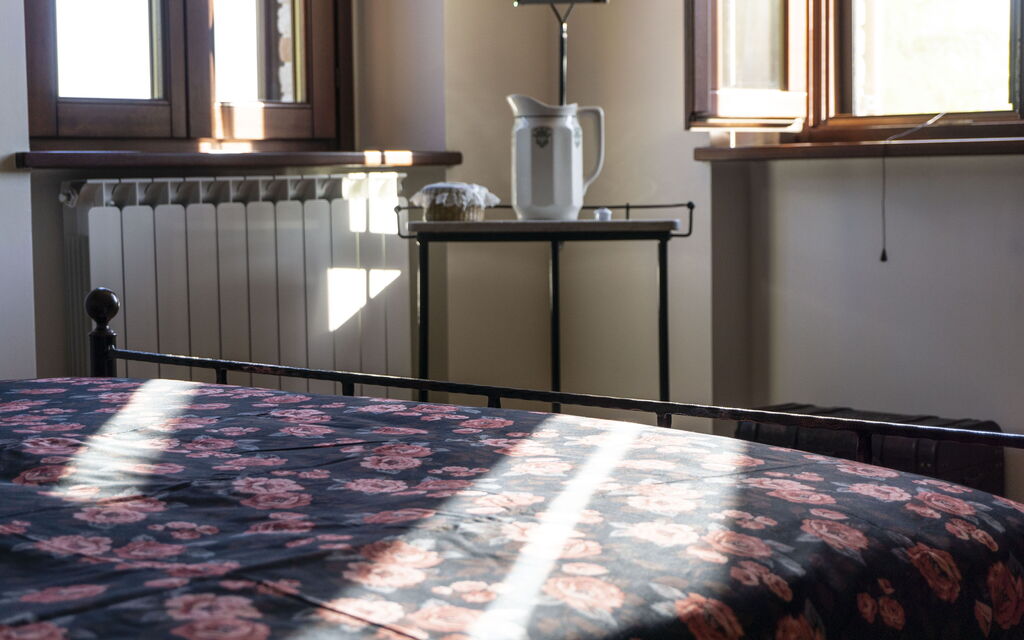 Cascina Del Castello: cascina-del-castello-san-severino-villa-bedroom