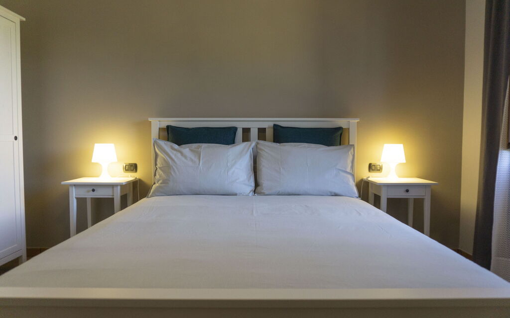 Cascina Del Castello: cascina-del-castello-san-severino-villa-bedroom