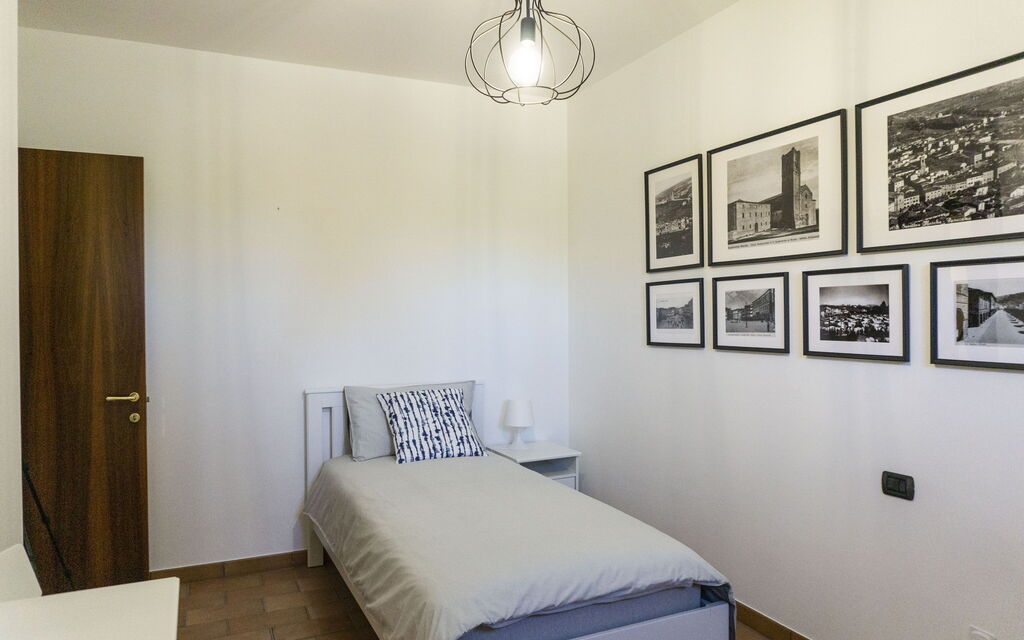 Cascina Del Castello: cascina-del-castello-san-severino-villa-bedroom