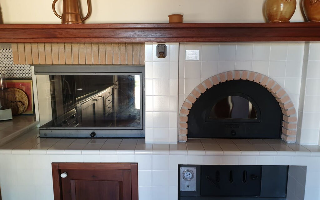 Cascina Del Castello: cascina-del-castello-san-severino-villa-kitchen