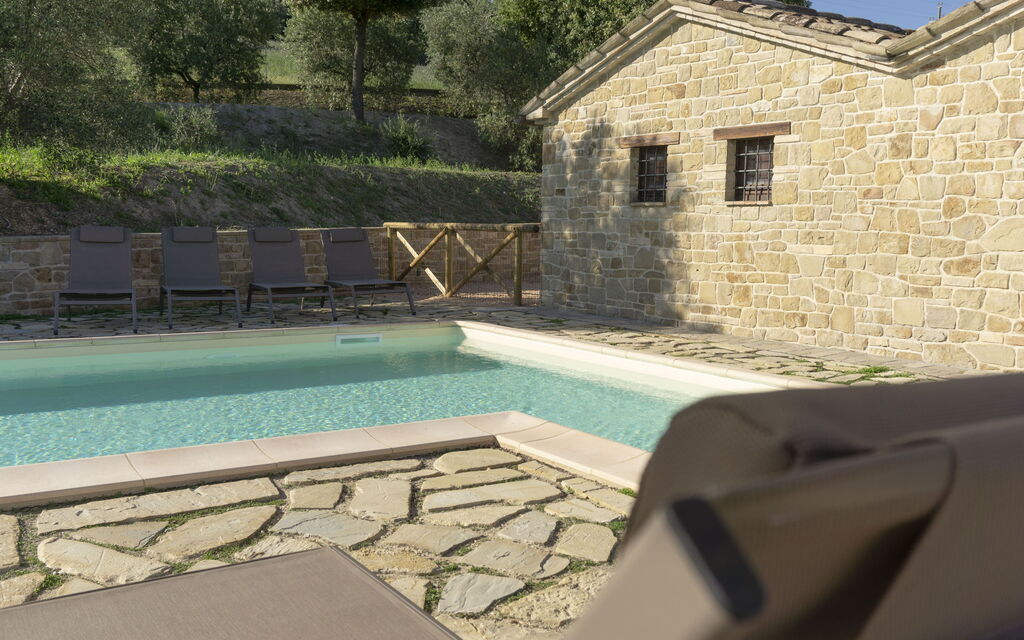 Cascina Del Castello: cascina-del-castello-san-severino-villa-pool