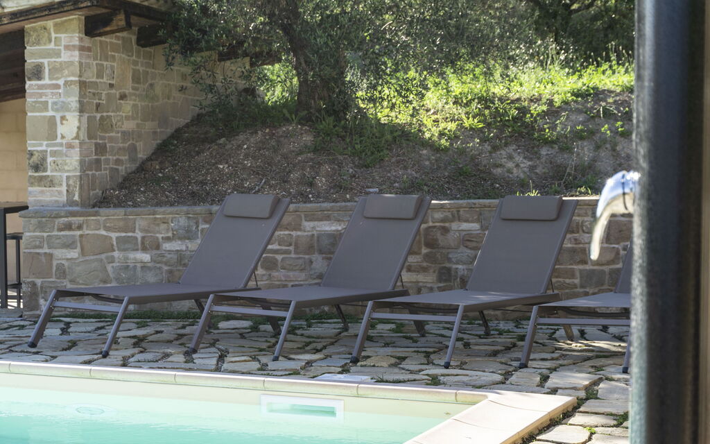 Cascina Del Castello: cascina-del-castello-san-severino-villa-pool