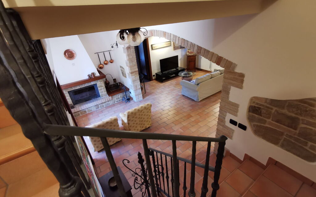 Cascina Del Castello: cascina-del-castello-san-severino-villa-stairs