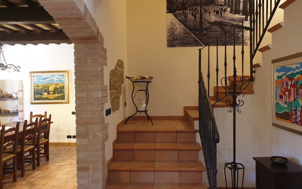 Cascina Del Castello: cascina-del-castello-san-severino-villa-stairs