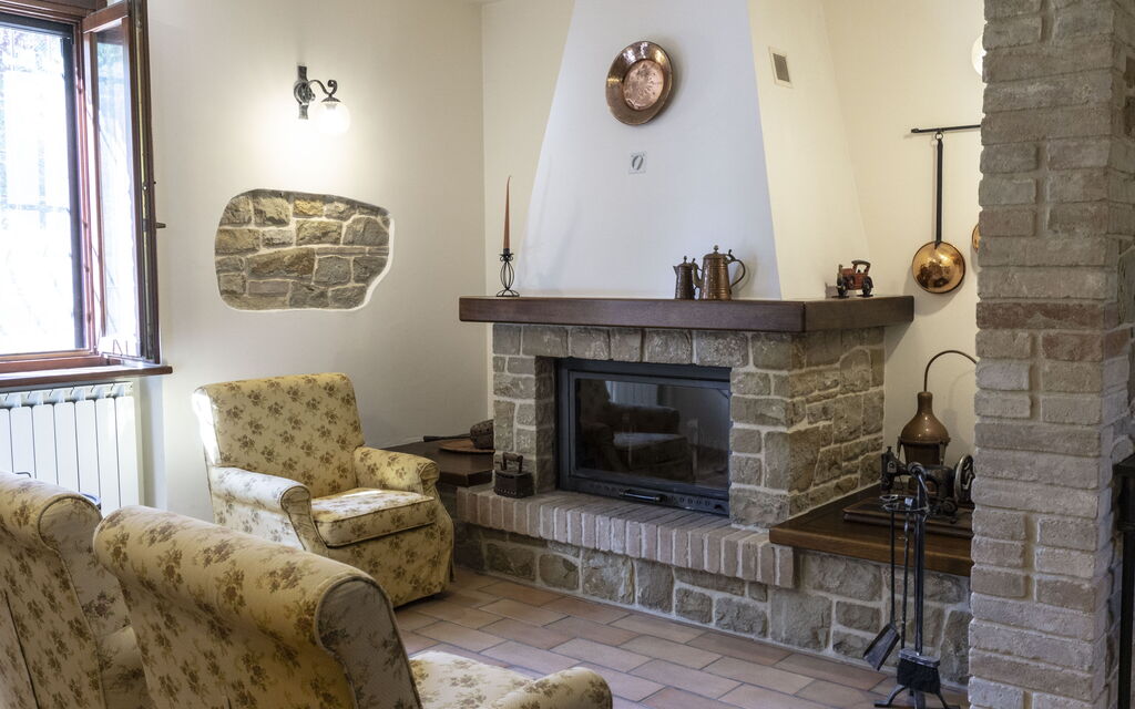 Cascina Del Castello: cascina-del-castello-san-severino-villa-living-room