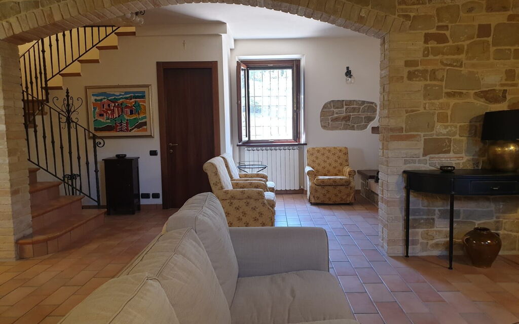 Cascina Del Castello: cascina-del-castello-san-severino-villa-living-room