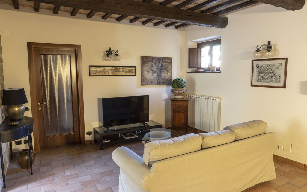 Cascina Del Castello: cascina-del-castello-san-severino-villa-living-room