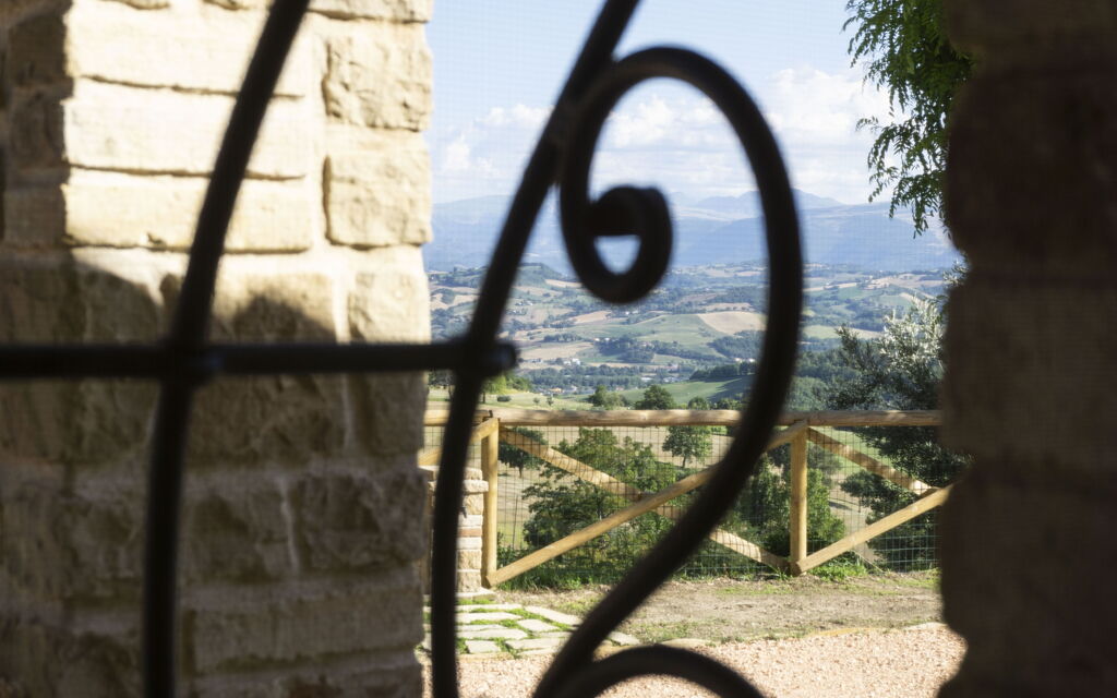 Cascina Del Castello: cascina-del-castello-san-severino-villa-view