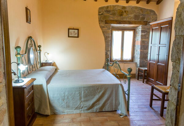 Il Casale Di Festa: il-casale-di-festa-doglio-villa-bedroom