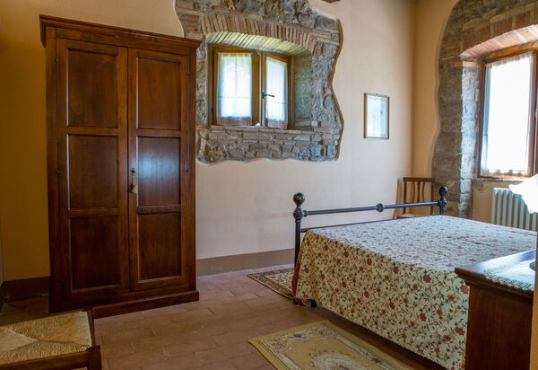 Il Casale Di Festa: il-casale-di-festa-doglio-villa-bedroom