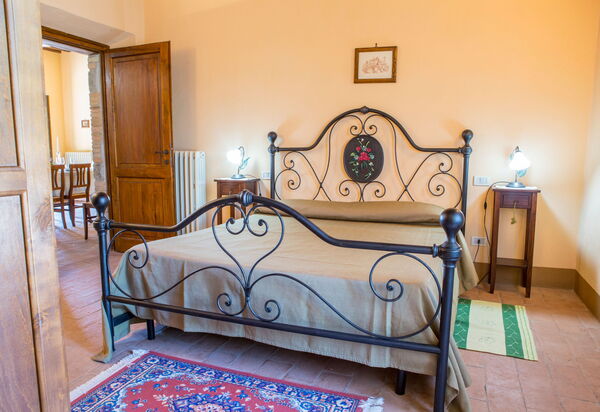 Il Casale Di Festa: il-casale-di-festa-doglio-villa-bedroom