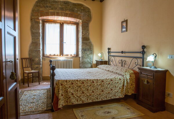 Il Casale Di Festa: il-casale-di-festa-doglio-villa-bedroom