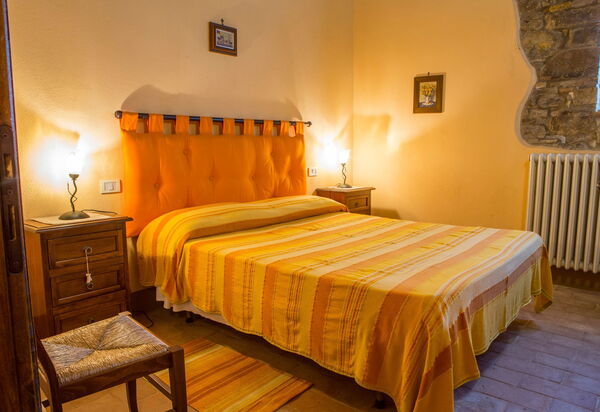 Il Casale Di Festa: il-casale-di-festa-doglio-villa-bedroom