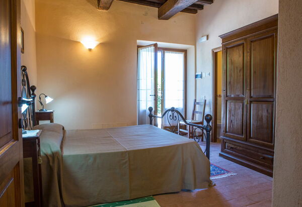 Il Casale Di Festa: il-casale-di-festa-doglio-villa-bedroom