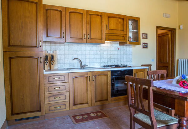 Il Casale Di Festa: il-casale-di-festa-doglio-villa-kitchen