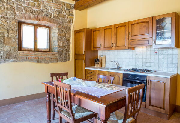 Il Casale Di Festa: il-casale-di-festa-doglio-villa-kitchen