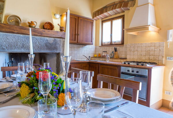 Il Casale Di Festa: il-casale-di-festa-doglio-villa-kitchen