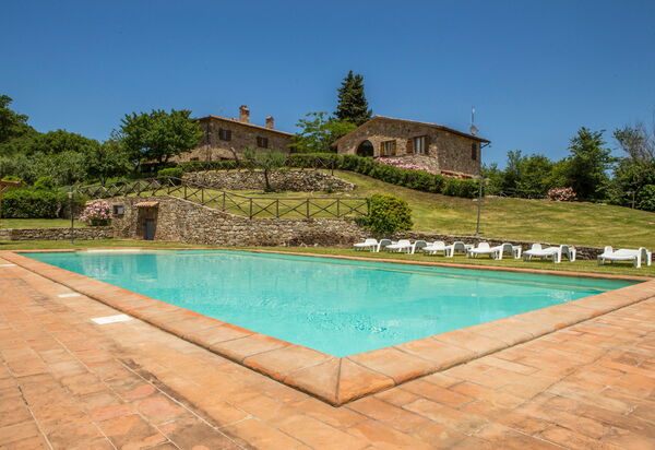 Il Casale Di Festa: il-casale-di-festa-doglio-villa-pool