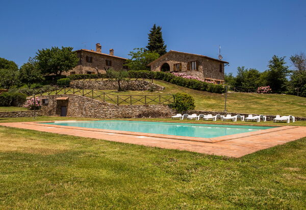 Il Casale Di Festa: il-casale-di-festa-doglio-villa-pool