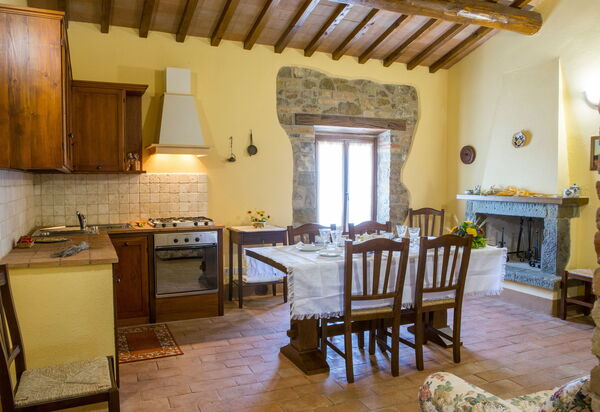 Il Casale Di Festa: il-casale-di-festa-doglio-villa-dining-room