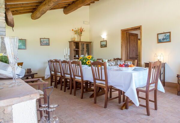 Il Casale Di Festa: il-casale-di-festa-doglio-villa-dining-room