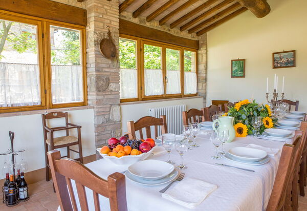 Il Casale Di Festa: il-casale-di-festa-doglio-villa-dining-room