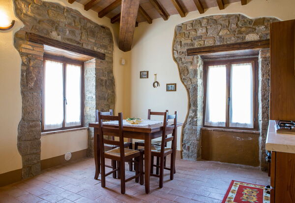 Il Casale Di Festa: il-casale-di-festa-doglio-villa-dining-room