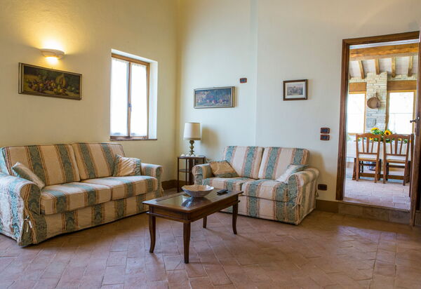 Il Casale Di Festa: il-casale-di-festa-doglio-villa-living-room