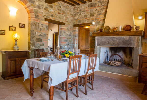 Il Casale Di Festa: il-casale-di-festa-doglio-villa-living-room