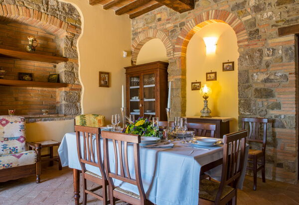 Il Casale Di Festa: il-casale-di-festa-doglio-villa-living-room